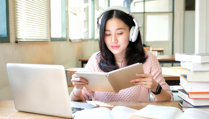 گوش دادن به موسیقی در هنگام مطالعه خوب است یا بد؟