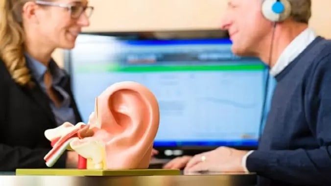 تست شنوایی در کلینیک شنوایی سنجی ملاصدرا